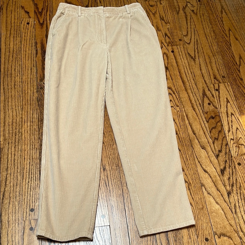 Aritzia Wilfred Free sz 10 light coloured cord pants single pleat per side